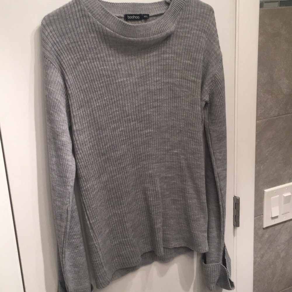 BRAND NEW never worn. Boohoo grey sweater